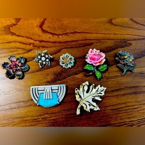 Vintage brooches🌻